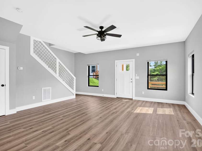 613 Salem Heights Lane, Swannanoa, NC 28778.  MLS# CAR4415923, YatesRealty ID 45830. 