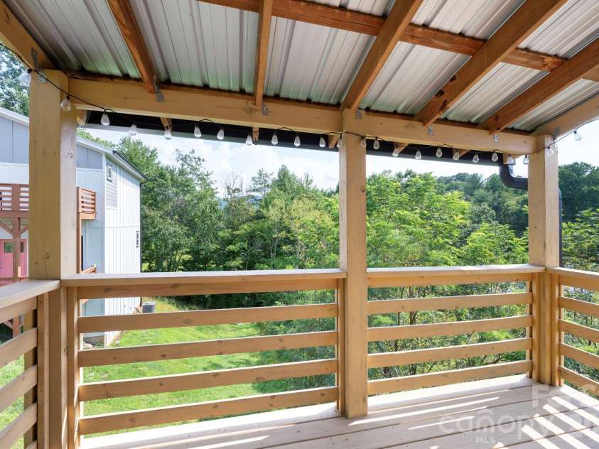 613 Salem Heights Lane, Swannanoa, NC 28778.  MLS# CAR4415923, YatesRealty ID 45830. 