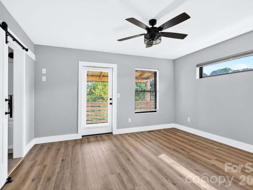613 Salem Heights Lane, Swannanoa, NC 28778.  MLS# CAR4415923, YatesRealty ID 45830. 