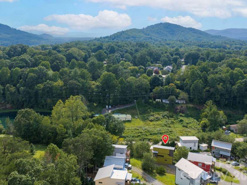 613 Salem Heights Lane, Swannanoa, NC 28778.  MLS# CAR4415923, YatesRealty ID 45830. 