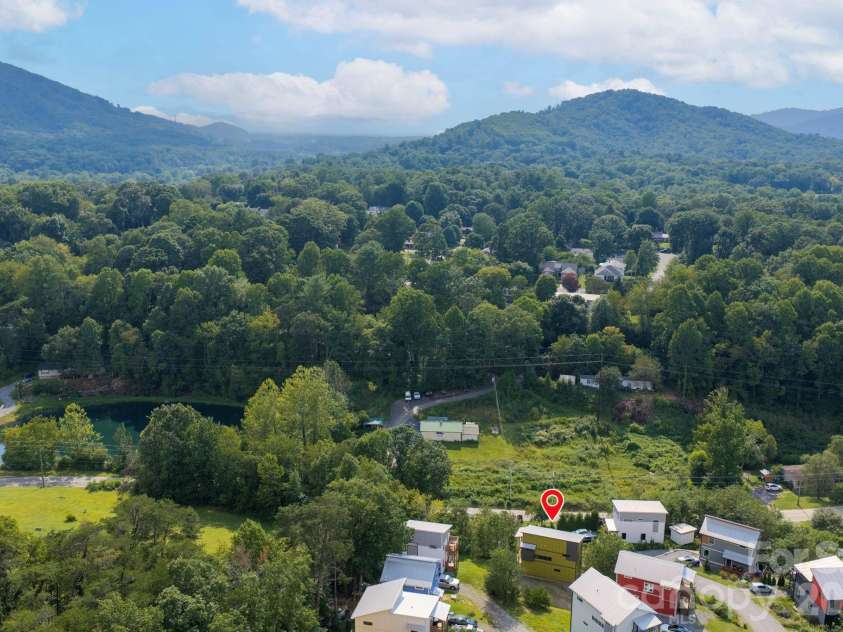 613 Salem Heights Lane, Swannanoa, NC 28778.  MLS# CAR4415923, YatesRealty ID 45830. 
