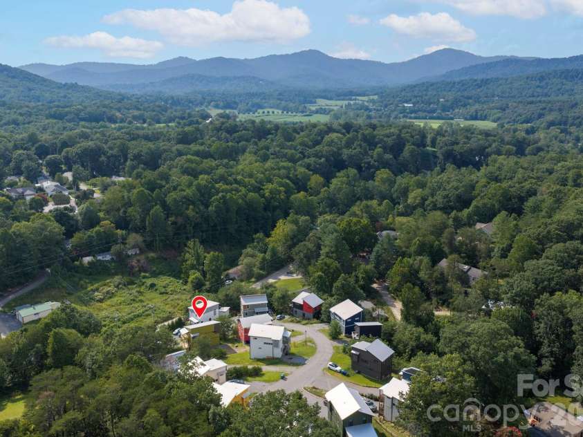 613 Salem Heights Lane, Swannanoa, NC 28778.  MLS# CAR4415923, YatesRealty ID 45830. 
