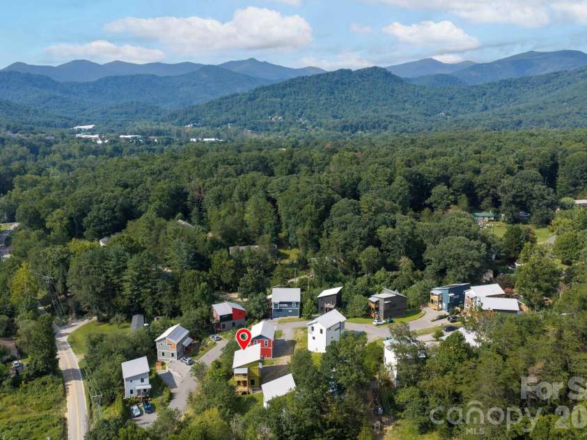 613 Salem Heights Lane, Swannanoa, NC 28778.  MLS# CAR4415923, YatesRealty ID 45830. 