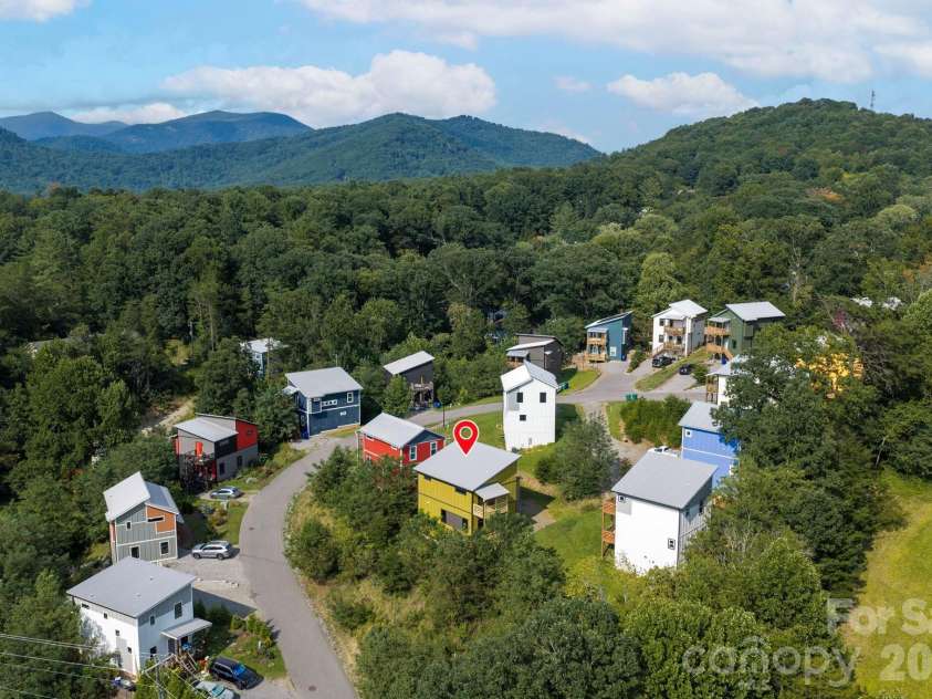 613 Salem Heights Lane, Swannanoa, NC 28778.  MLS# CAR4415923, YatesRealty ID 45830. 