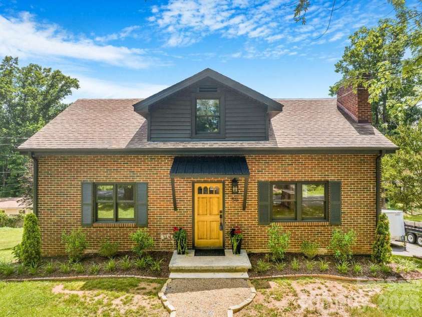 55 Cisco Road, Asheville, NC 28805.  MLS# CAR4416071, YatesRealty ID 45831. 