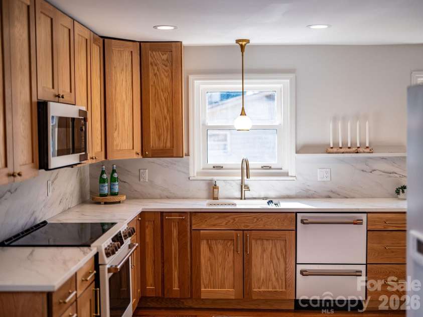 55 Cisco Road, Asheville, NC 28805.  MLS# CAR4416071, YatesRealty ID 45831. 