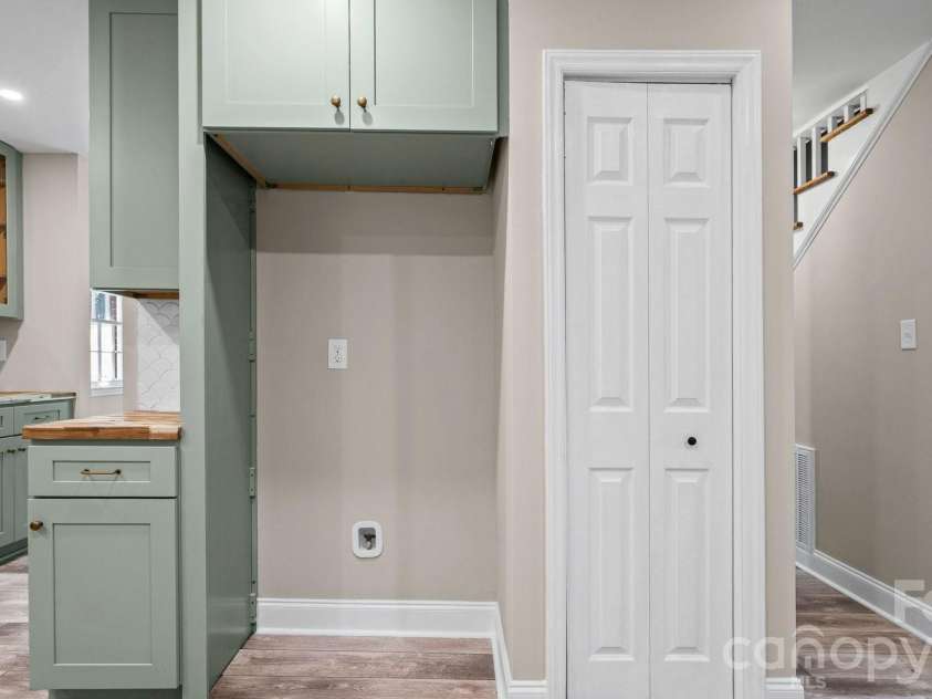 7823 Elwood Drive, Charlotte, NC 28227.  MLS# CAR4415830, YatesRealty ID 45834. 