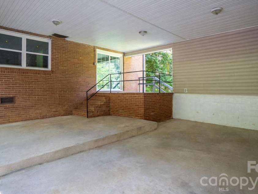 7823 Elwood Drive, Charlotte, NC 28227.  MLS# CAR4415830, YatesRealty ID 45834. 