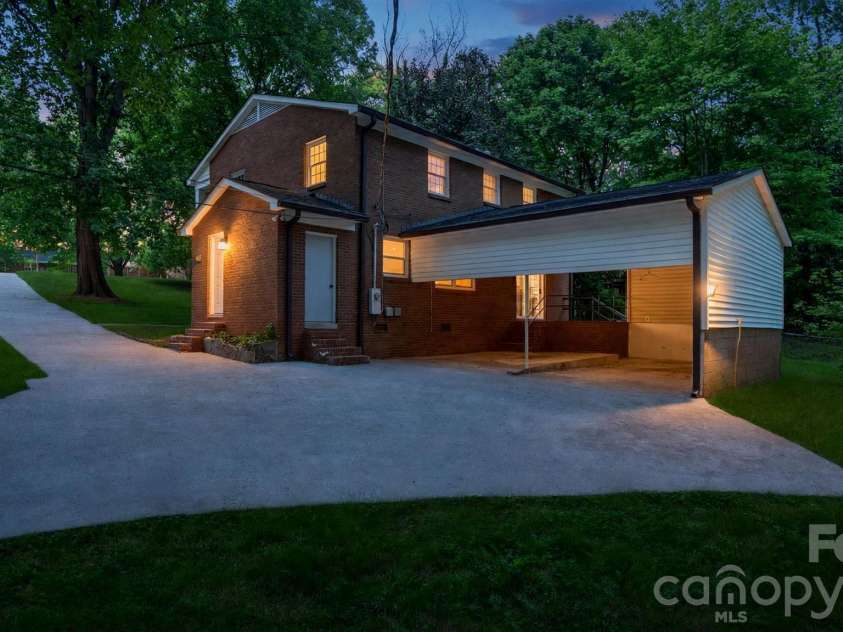 7823 Elwood Drive, Charlotte, NC 28227.  MLS# CAR4415830, YatesRealty ID 45834. 