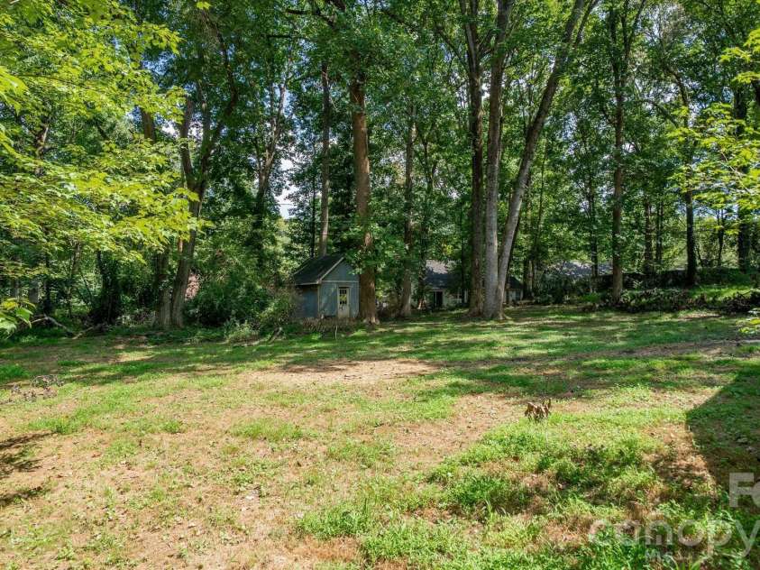 7823 Elwood Drive, Charlotte, NC 28227.  MLS# CAR4415830, YatesRealty ID 45834. 