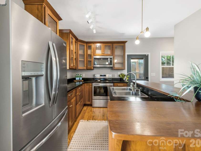 92 Martin Avenue, Asheville, NC 28806.  MLS# CAR4415858, YatesRealty ID 45835. 