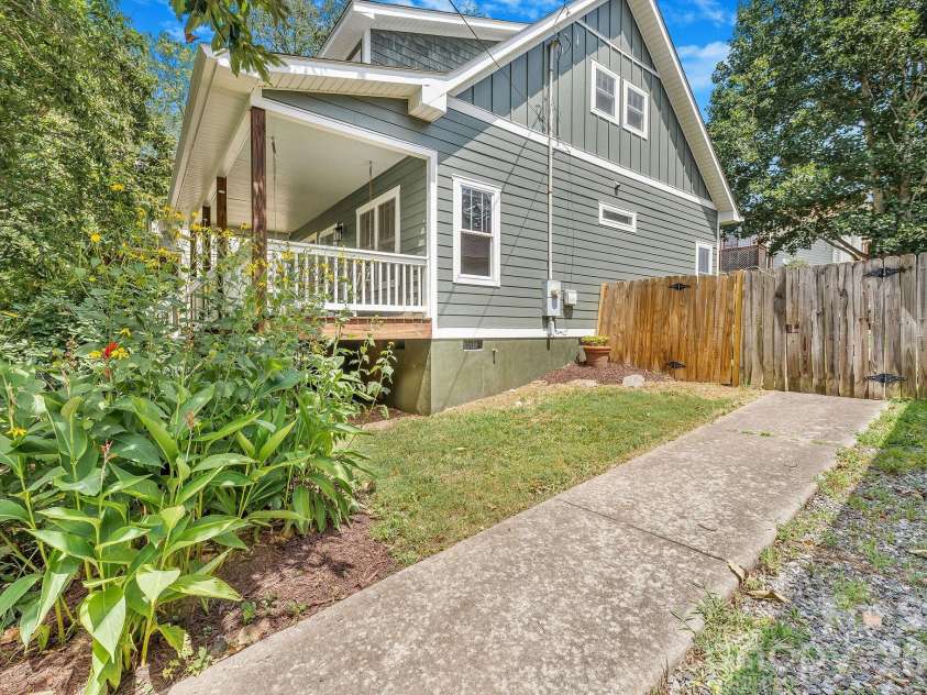 92 Martin Avenue, Asheville, NC 28806.  MLS# CAR4415858, YatesRealty ID 45835. 