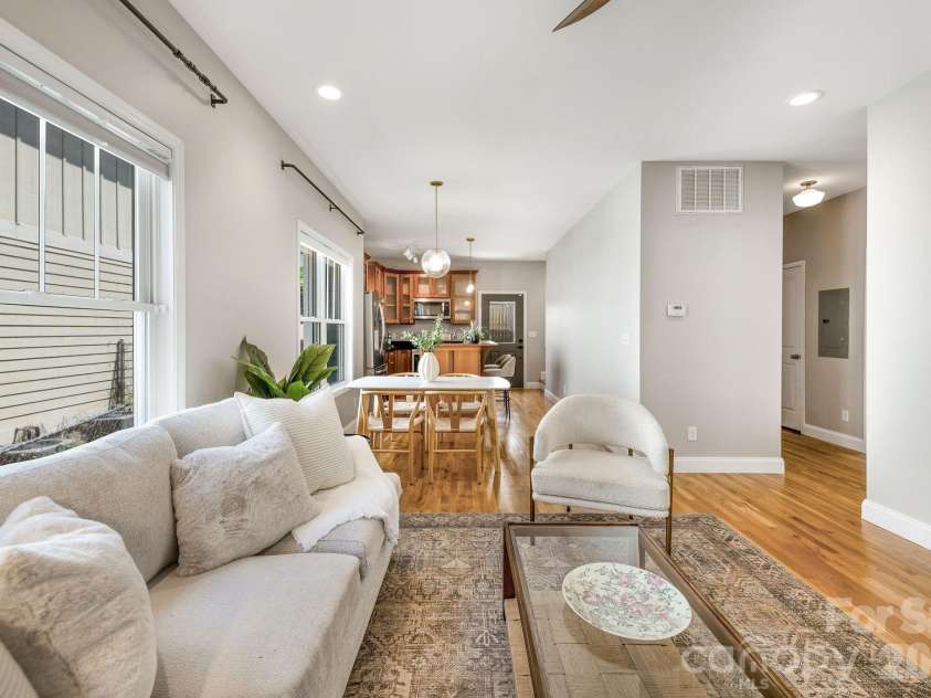 92 Martin Avenue, Asheville, NC 28806.  MLS# CAR4415858, YatesRealty ID 45835. Cozy and clean