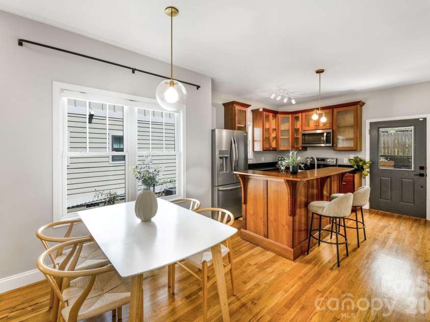 92 Martin Avenue, Asheville, NC 28806.  MLS# CAR4415858, YatesRealty ID 45835. Eat in dining area