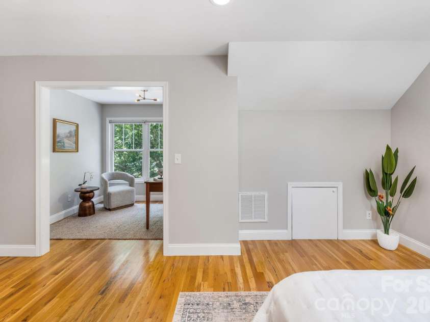 92 Martin Avenue, Asheville, NC 28806.  MLS# CAR4415858, YatesRealty ID 45835. Flexible layout