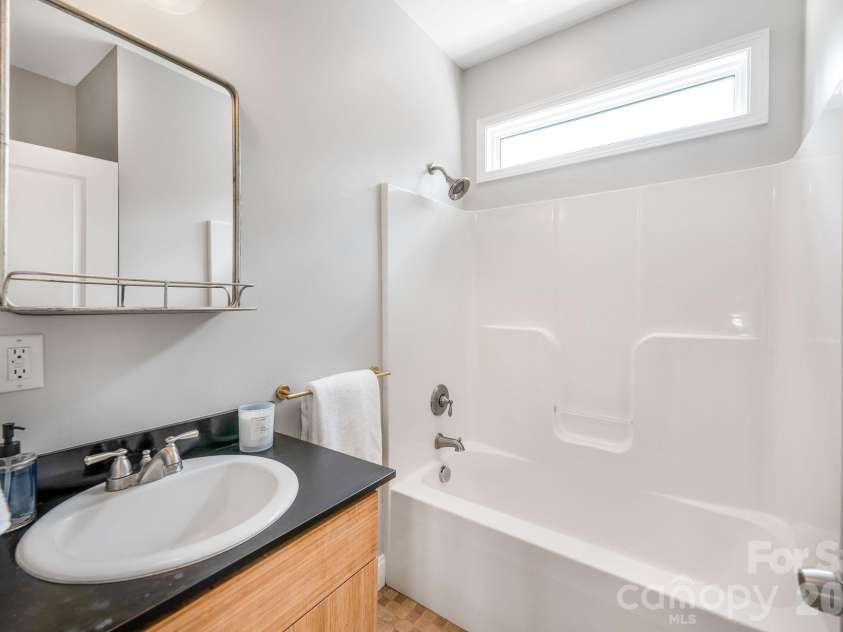 92 Martin Avenue, Asheville, NC 28806.  MLS# CAR4415858, YatesRealty ID 45835. Guest Bath