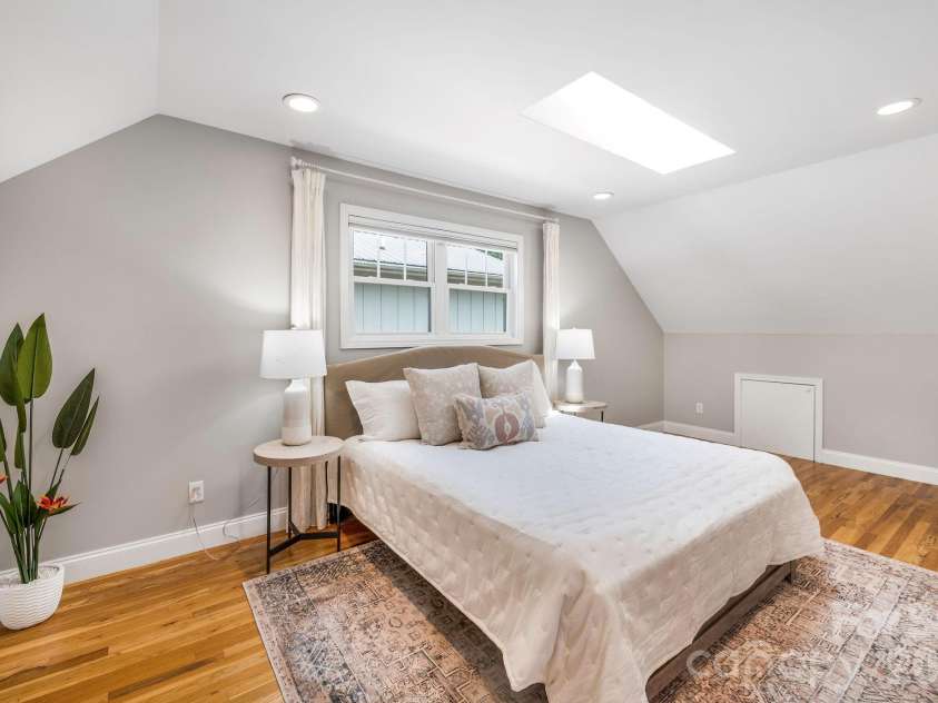 92 Martin Avenue, Asheville, NC 28806.  MLS# CAR4415858, YatesRealty ID 45835. Large bedroom