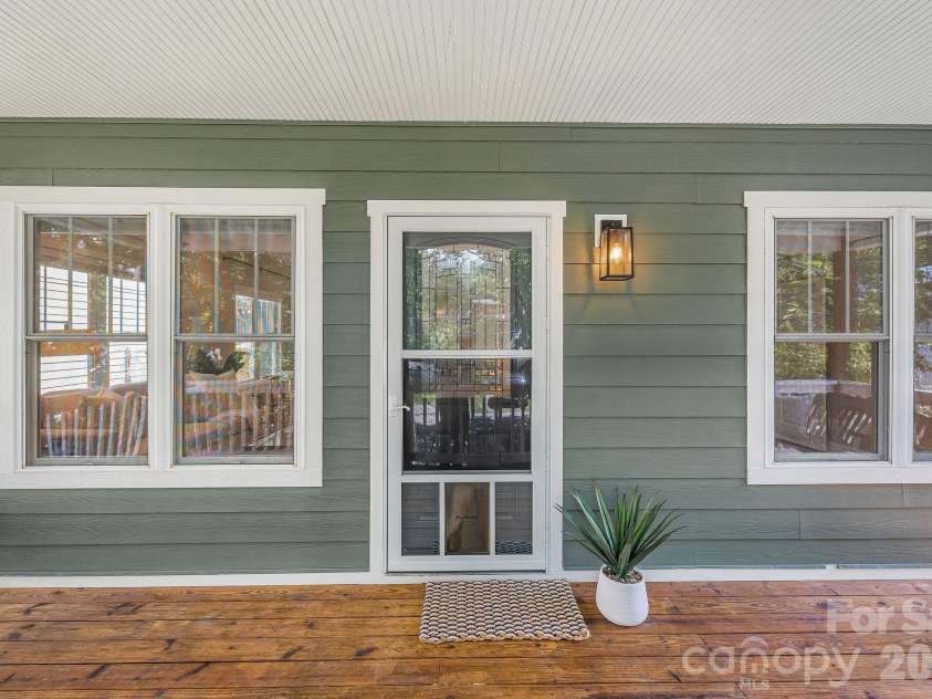 92 Martin Avenue, Asheville, NC 28806.  MLS# CAR4415858, YatesRealty ID 45835. Let's go inside