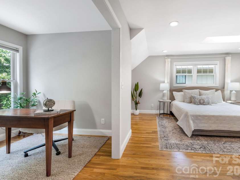 92 Martin Avenue, Asheville, NC 28806.  MLS# CAR4415858, YatesRealty ID 45835. Spacious primary Suite