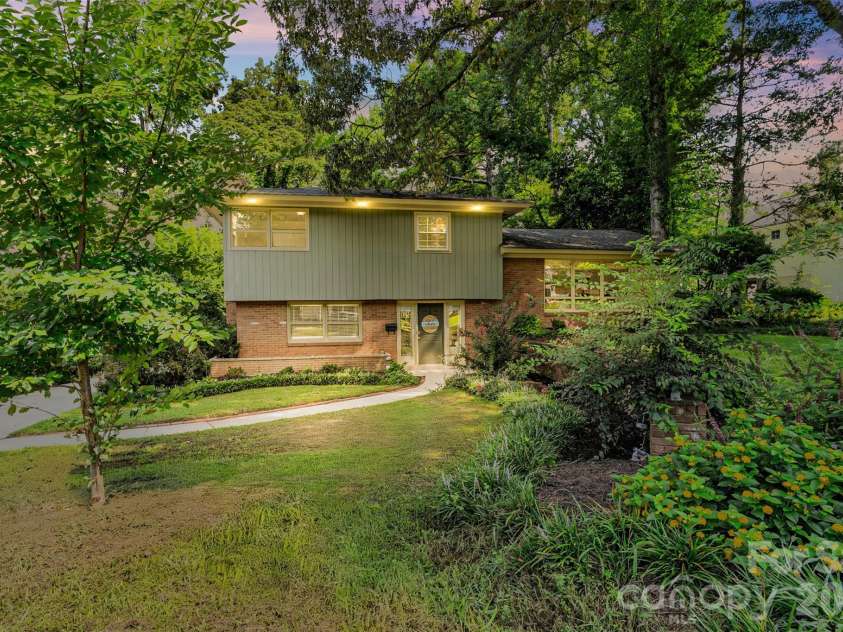 2911 Arundel Drive, Charlotte, NC 28209.  MLS# CAR4415828, YatesRealty ID 45838. 