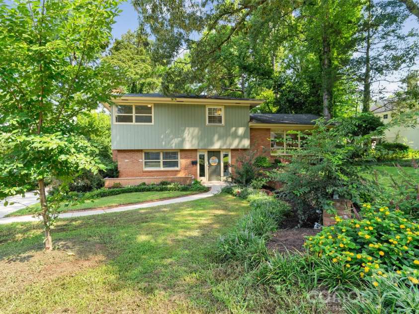 2911 Arundel Drive, Charlotte, NC 28209.  MLS# CAR4415828, YatesRealty ID 45838. 