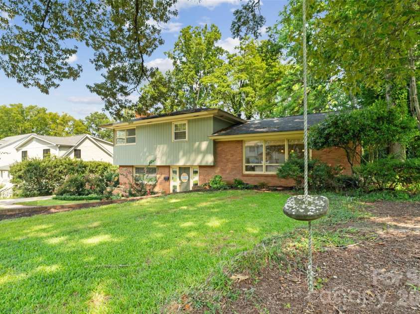 2911 Arundel Drive, Charlotte, NC 28209.  MLS# CAR4415828, YatesRealty ID 45838. 