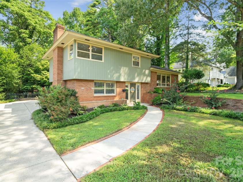2911 Arundel Drive, Charlotte, NC 28209.  MLS# CAR4415828, YatesRealty ID 45838. 