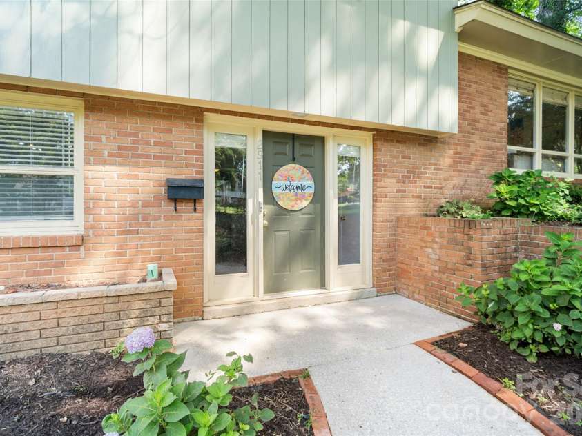 2911 Arundel Drive, Charlotte, NC 28209.  MLS# CAR4415828, YatesRealty ID 45838. 