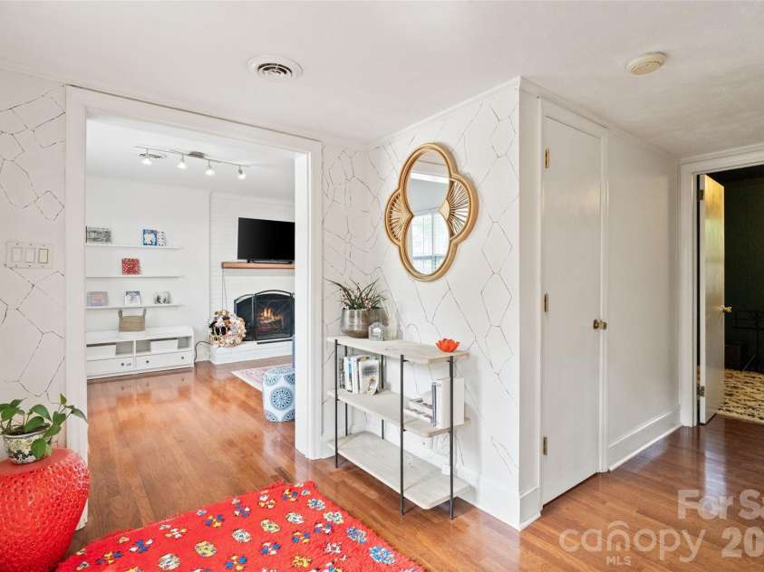 2911 Arundel Drive, Charlotte, NC 28209.  MLS# CAR4415828, YatesRealty ID 45838. 