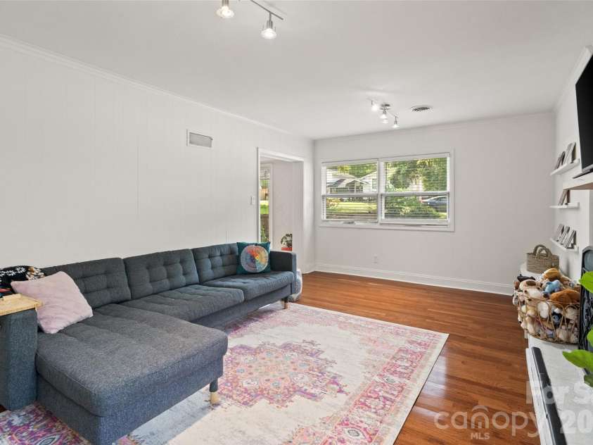 2911 Arundel Drive, Charlotte, NC 28209.  MLS# CAR4415828, YatesRealty ID 45838. 