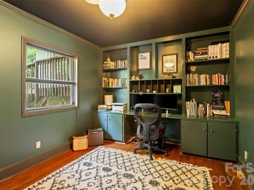2911 Arundel Drive, Charlotte, NC 28209.  MLS# CAR4415828, YatesRealty ID 45838. 