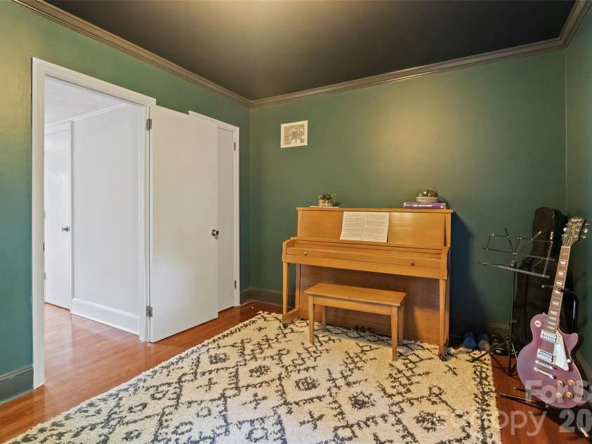 2911 Arundel Drive, Charlotte, NC 28209.  MLS# CAR4415828, YatesRealty ID 45838. 
