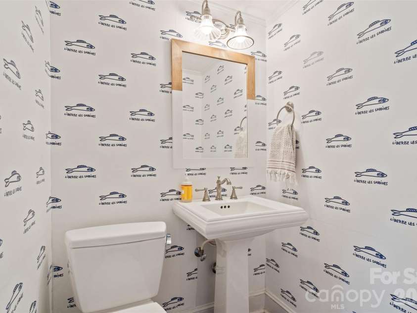 2911 Arundel Drive, Charlotte, NC 28209.  MLS# CAR4415828, YatesRealty ID 45838. 