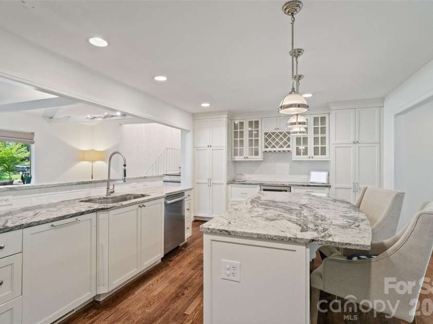 2911 Arundel Drive, Charlotte, NC 28209.  MLS# CAR4415828, YatesRealty ID 45838. 