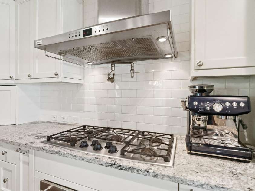 2911 Arundel Drive, Charlotte, NC 28209.  MLS# CAR4415828, YatesRealty ID 45838. 