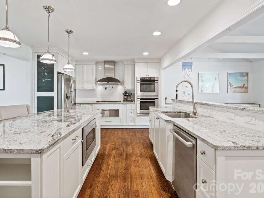2911 Arundel Drive, Charlotte, NC 28209.  MLS# CAR4415828, YatesRealty ID 45838. 