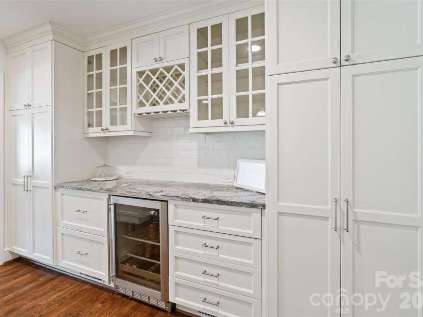 2911 Arundel Drive, Charlotte, NC 28209.  MLS# CAR4415828, YatesRealty ID 45838. 