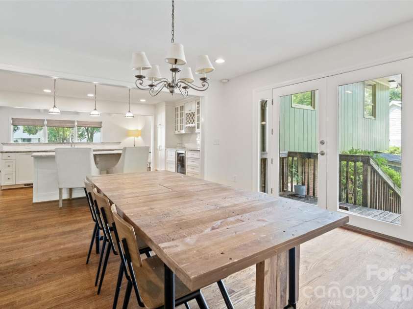 2911 Arundel Drive, Charlotte, NC 28209.  MLS# CAR4415828, YatesRealty ID 45838. 
