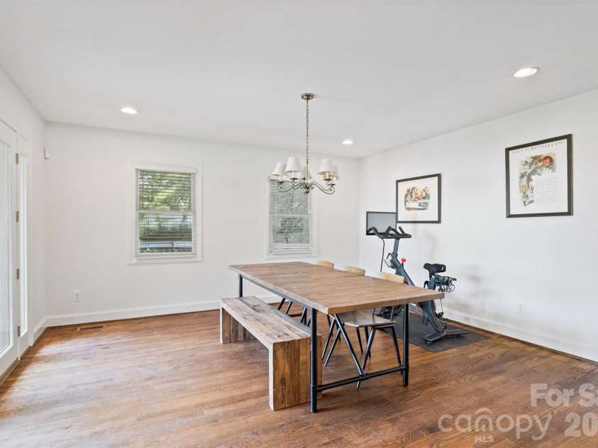 2911 Arundel Drive, Charlotte, NC 28209.  MLS# CAR4415828, YatesRealty ID 45838. 