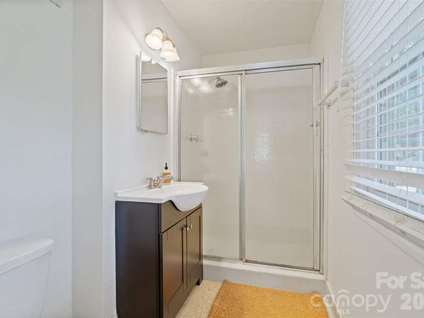 2911 Arundel Drive, Charlotte, NC 28209.  MLS# CAR4415828, YatesRealty ID 45838. 