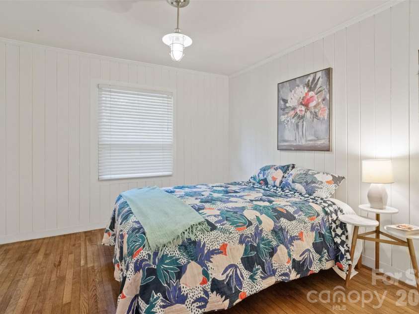 2911 Arundel Drive, Charlotte, NC 28209.  MLS# CAR4415828, YatesRealty ID 45838. 