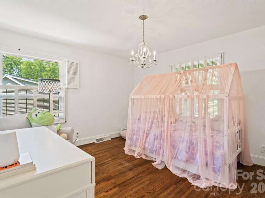 2911 Arundel Drive, Charlotte, NC 28209.  MLS# CAR4415828, YatesRealty ID 45838. 