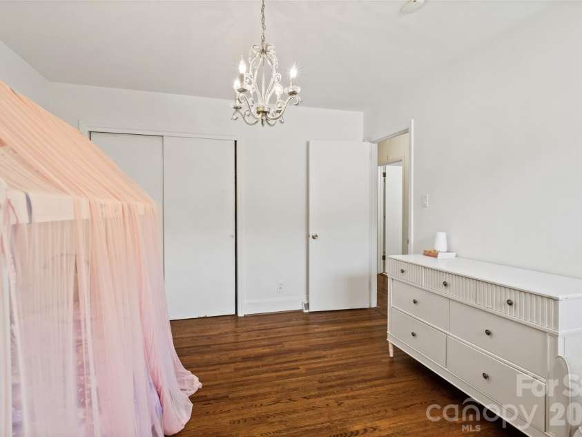 2911 Arundel Drive, Charlotte, NC 28209.  MLS# CAR4415828, YatesRealty ID 45838. 