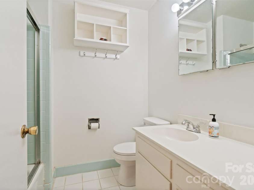 2911 Arundel Drive, Charlotte, NC 28209.  MLS# CAR4415828, YatesRealty ID 45838. 