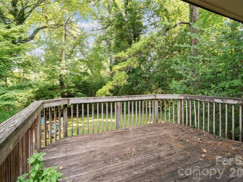 2911 Arundel Drive, Charlotte, NC 28209.  MLS# CAR4415828, YatesRealty ID 45838. 