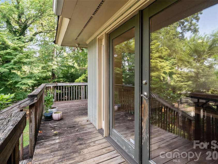 2911 Arundel Drive, Charlotte, NC 28209.  MLS# CAR4415828, YatesRealty ID 45838. 