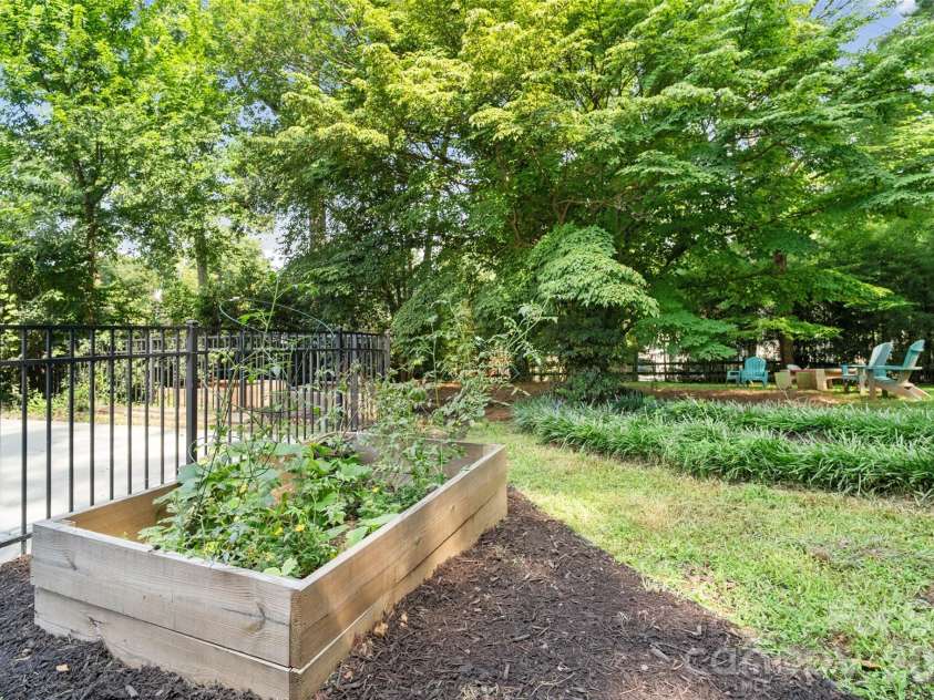 2911 Arundel Drive, Charlotte, NC 28209.  MLS# CAR4415828, YatesRealty ID 45838. 