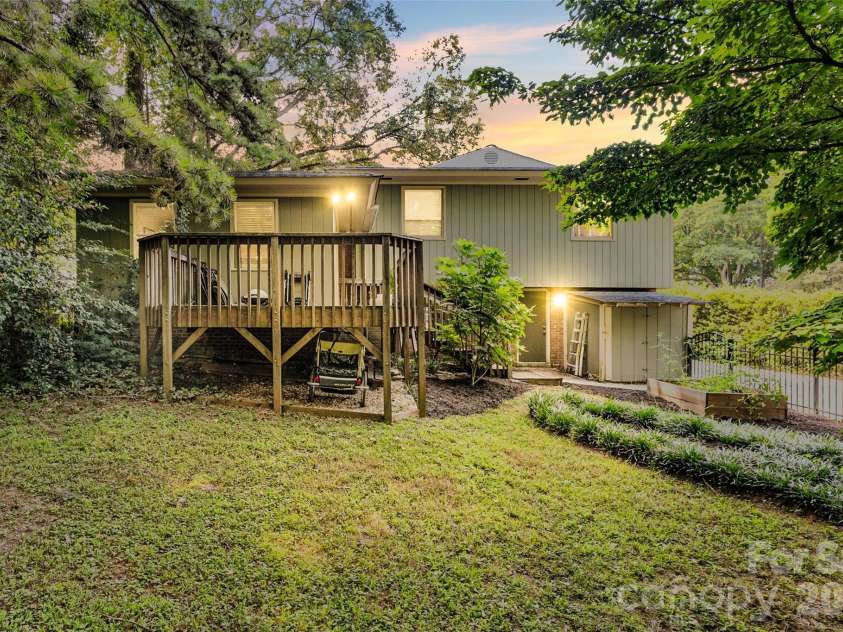 2911 Arundel Drive, Charlotte, NC 28209.  MLS# CAR4415828, YatesRealty ID 45838. 