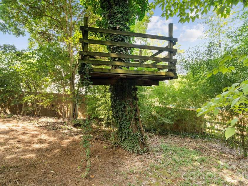 2911 Arundel Drive, Charlotte, NC 28209.  MLS# CAR4415828, YatesRealty ID 45838. 