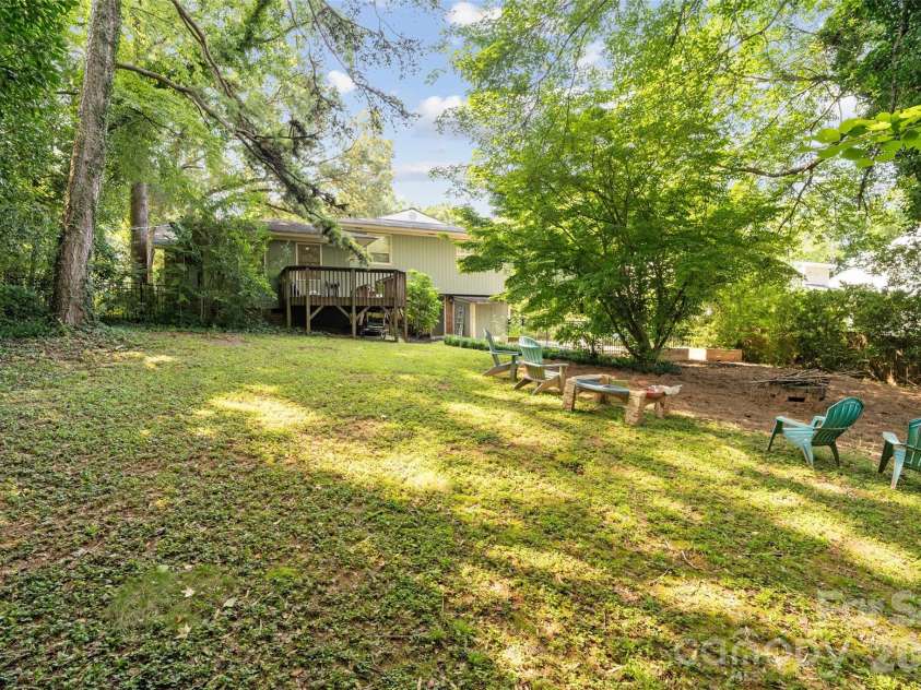 2911 Arundel Drive, Charlotte, NC 28209.  MLS# CAR4415828, YatesRealty ID 45838. 